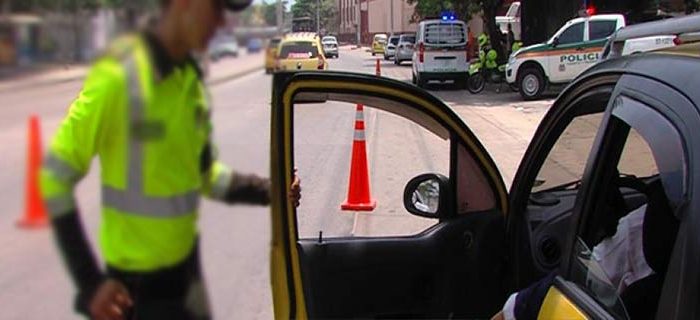 ¿Puede la Policía Nacional y/o la DIGESETT registrar mi vehículo?